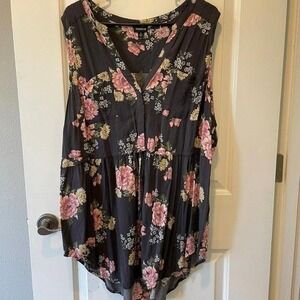 Torrid Floral Sleeveless V-Neck Button Front Peplum Blouse Charcoal Grey Plus 3
